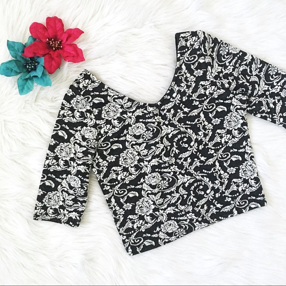 connection 18 v-neck floral crop top